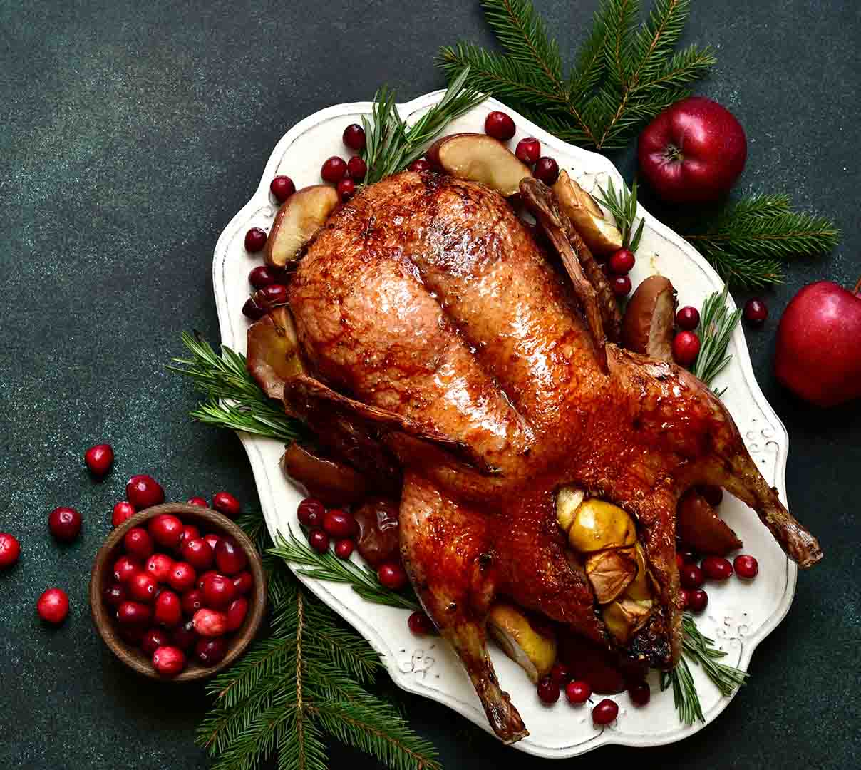 Din guide til julemiddagen – fra andefadet til det gode glas vin